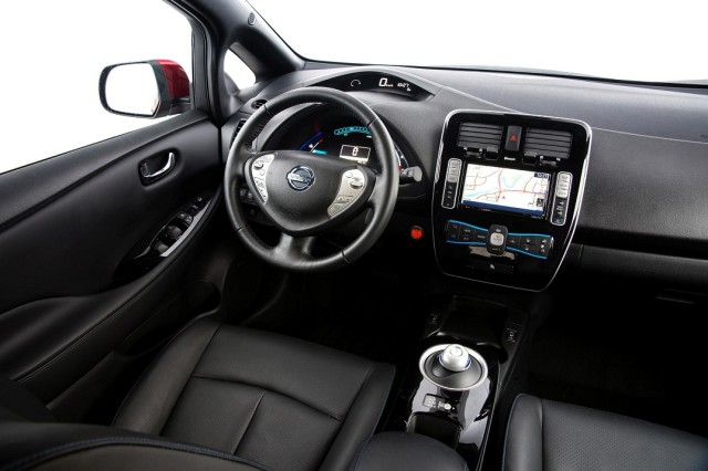 Nissan LEAF 2013-8.jpg